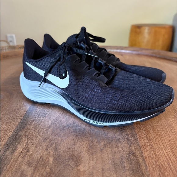 Like New Nike Air Zoom Pegasus 37 Performance Running Shoe - Picture 1 of 9